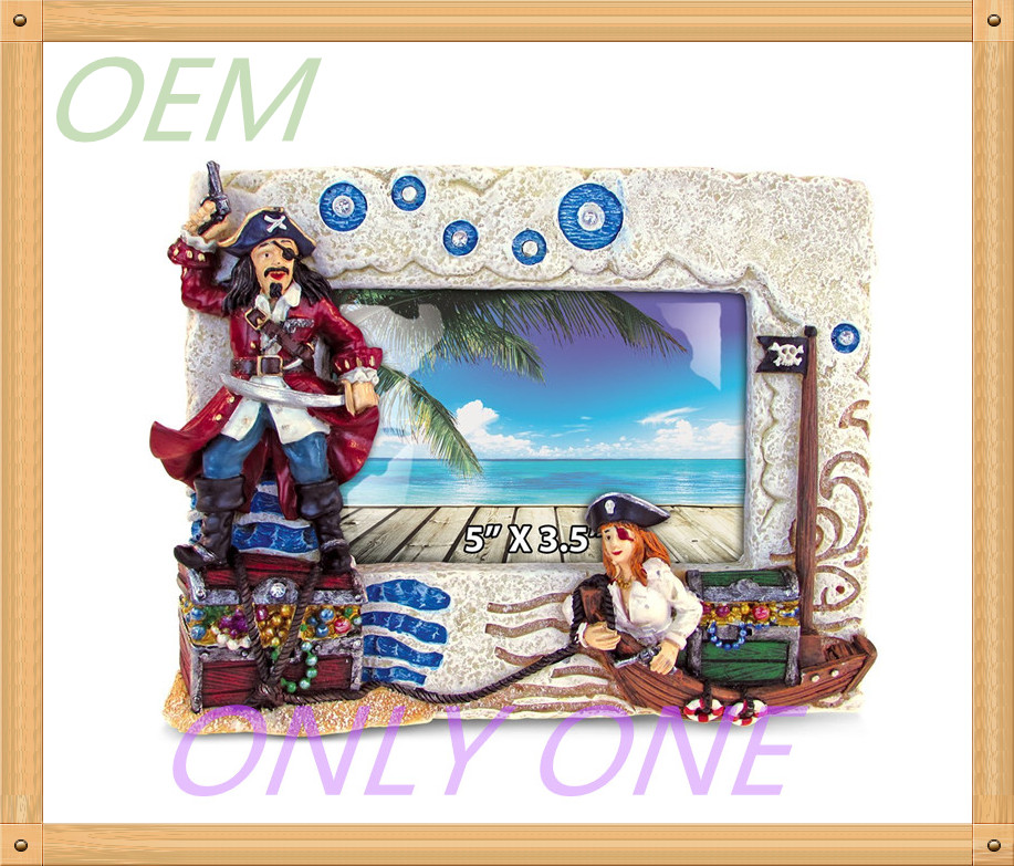 OEM service pirate statue resin photo frame